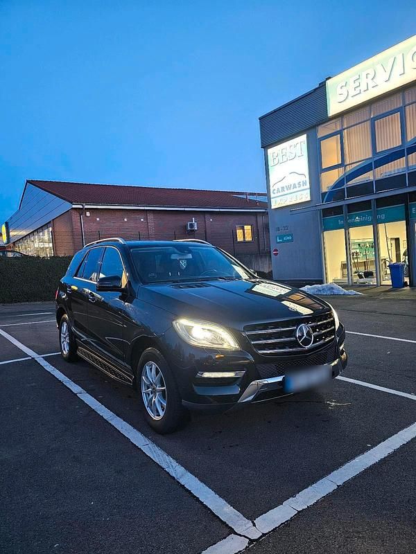 Gebraucht Mercedes ML350 258 PS (189 kW) 2013 Schwarz SUV