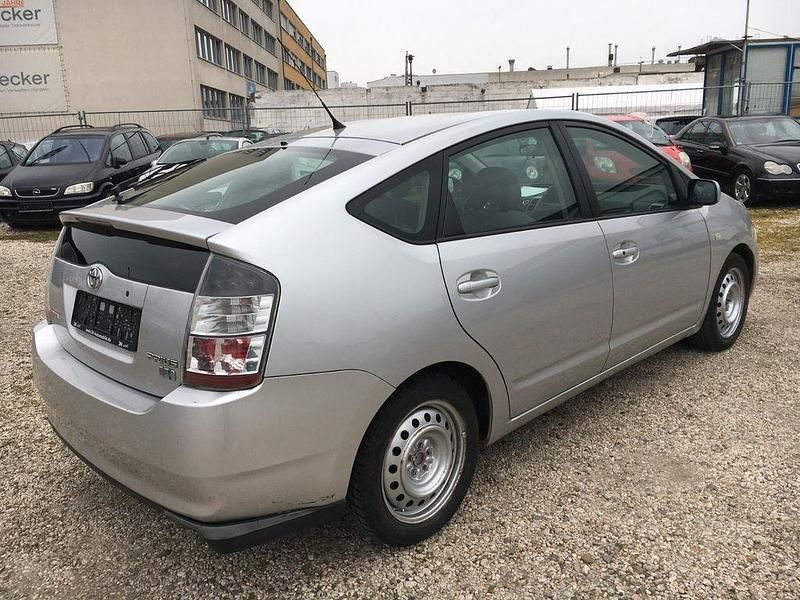 Gebraucht Toyota Prius Sol 77 PS (56 kW) 2006 Silber Kleinwagen