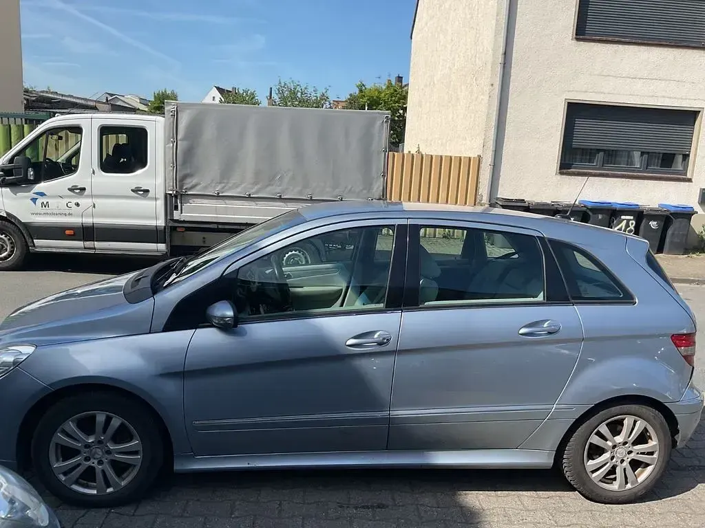 Gebraucht Mercedes B180 109 PS (80 kW) 2007 Grau Van / Kleinbus