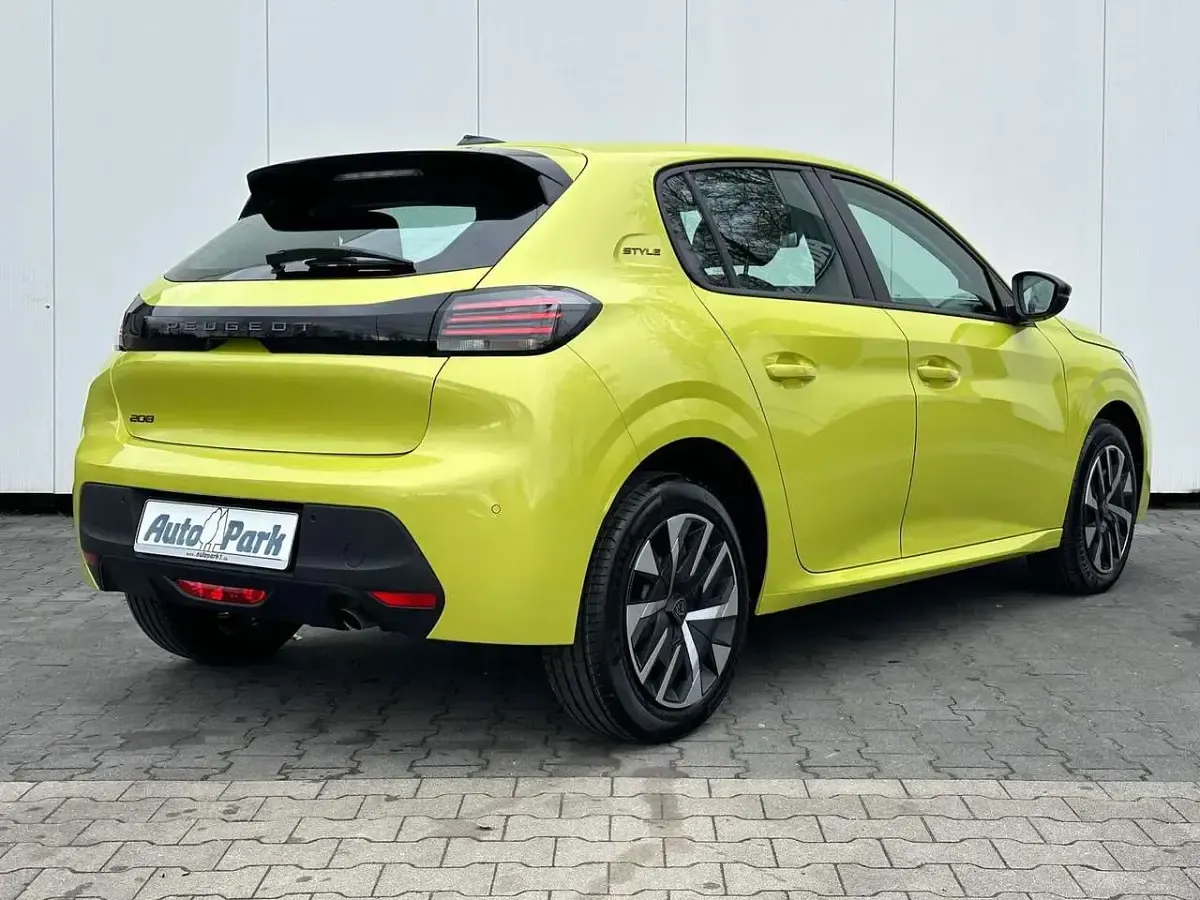 Gebraucht Peugeot 208 Style 101 PS (74 kW) 2025 Gelb agueda Kleinwagen