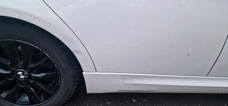 Gebraucht BMW 320 170 PS (125 kW) 2009 Weiß Limousine