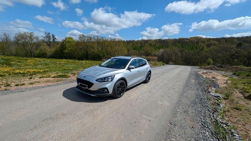 Second-hand Ford Focus Active 150 CP (110 kW) 2019 Argintiu Berlinǎ