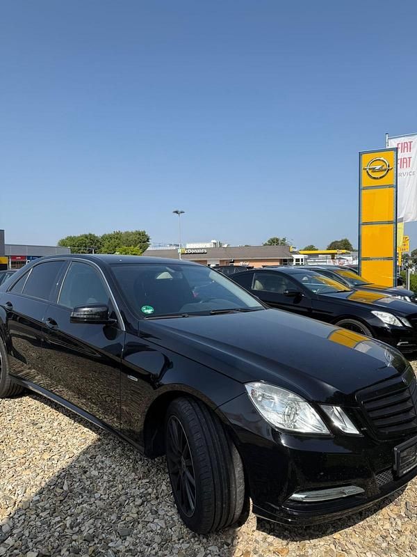 Schwarz Gebraucht 2010 Mercedes E220 Limousine | 7.500 € (Superpreis) - Bild 1/4