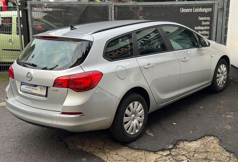 Gebraucht Opel Astra Edition 110 PS (80 kW) 2012 Silber Kombi