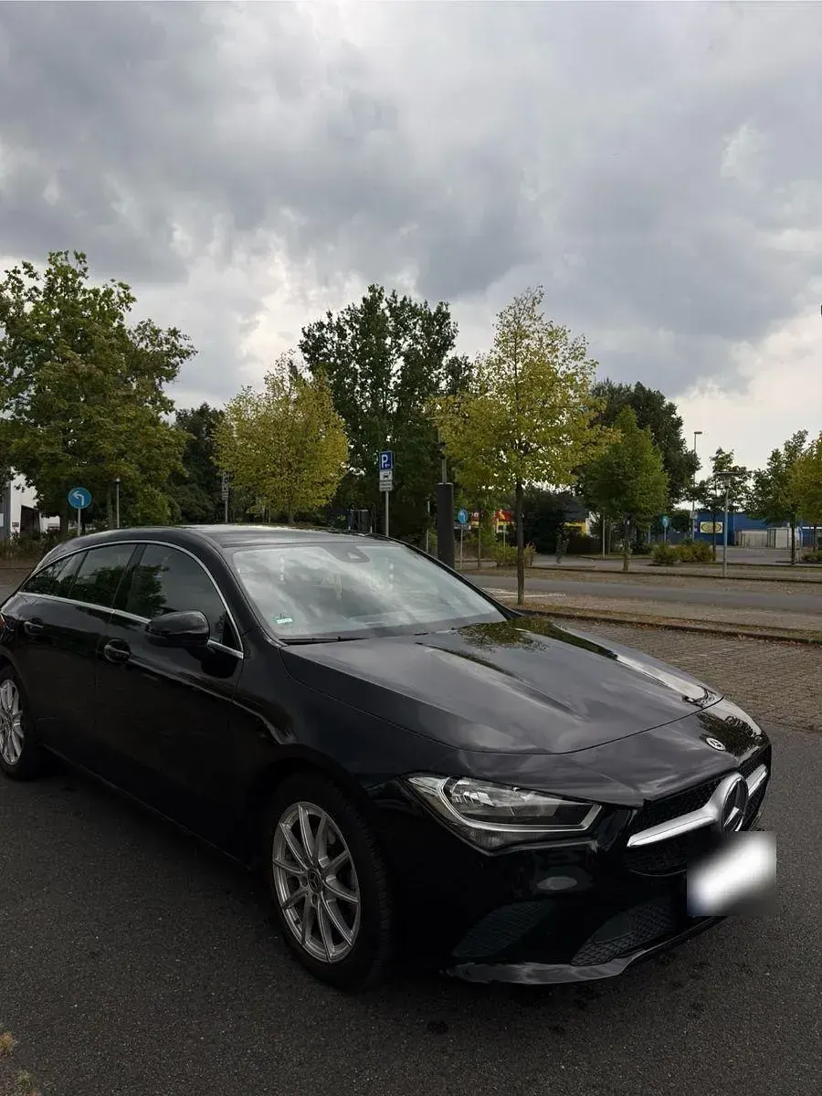 Gebraucht Mercedes CLA200 Shooting Brake 150 PS (110 kW) 2021 Schwarz Kombi