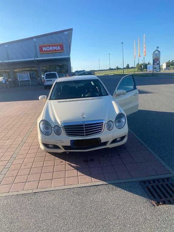 Beige Gebraucht 2007 Mercedes 200 Limousine | 2.000 € - Bild 1/4