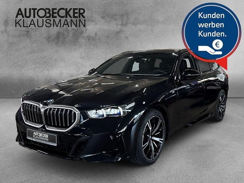Schwarz Neu 2025 BMW 520 M Sport Kombi | 63.490 € (Guter Preis) - Bild 1/4