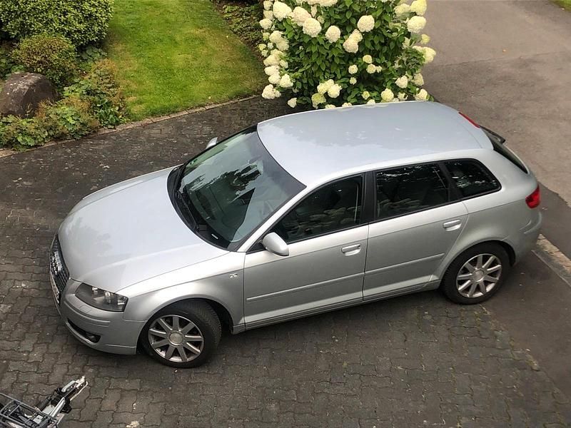 Silber Gebraucht 2005 Audi A3 Sportback Kombi | 4.890 € (Fairer Preis) - Bild 1/2
