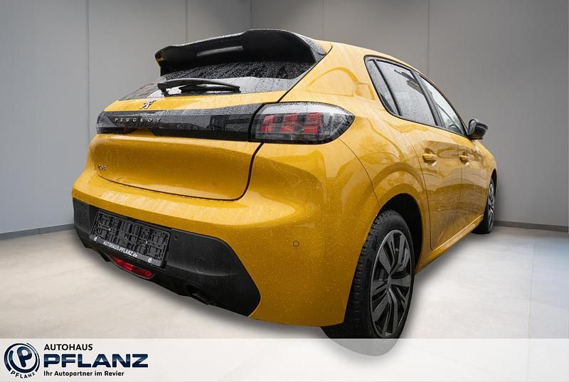 Gebraucht Peugeot 208 Active 101 PS (74 kW) 2023 Gelb Kleinwagen
