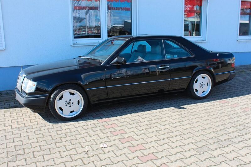 Schwarz Gebraucht 1991 Mercedes E300 Coupé | 12.990 € - Bild 1/4