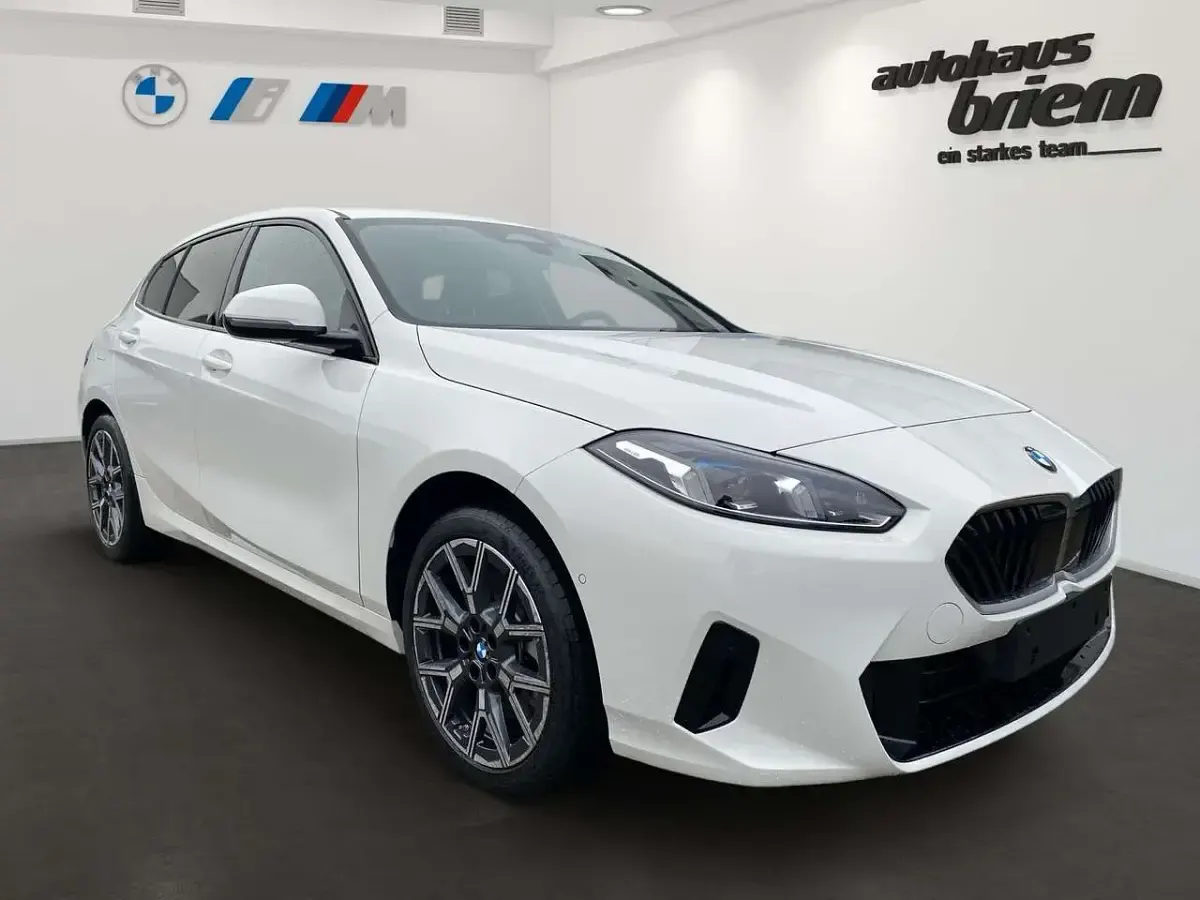 Gebraucht BMW 123 Sport Line 218 PS (160 kW) 2026 Alpinweiss iii Kleinwagen