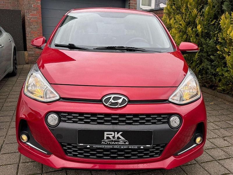 Gebraucht Hyundai i10 87 PS (63 kW) 2018 Rot Kleinwagen