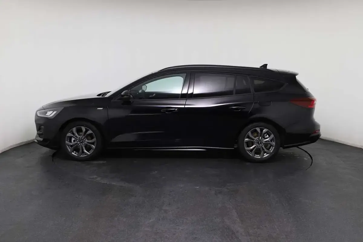Neu Ford Focus ST-Line X 155 PS (114 kW) 2025 Schwarz Limousine