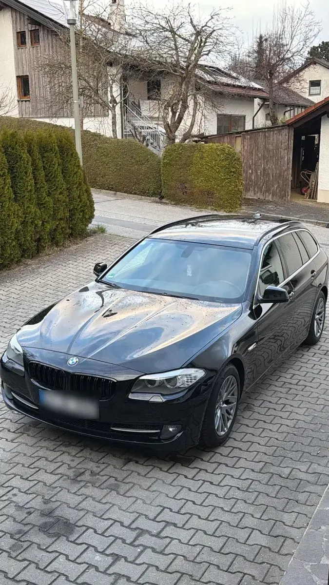 Gebraucht BMW 520 184 PS (135 kW) 2011 Schwarz Kombi