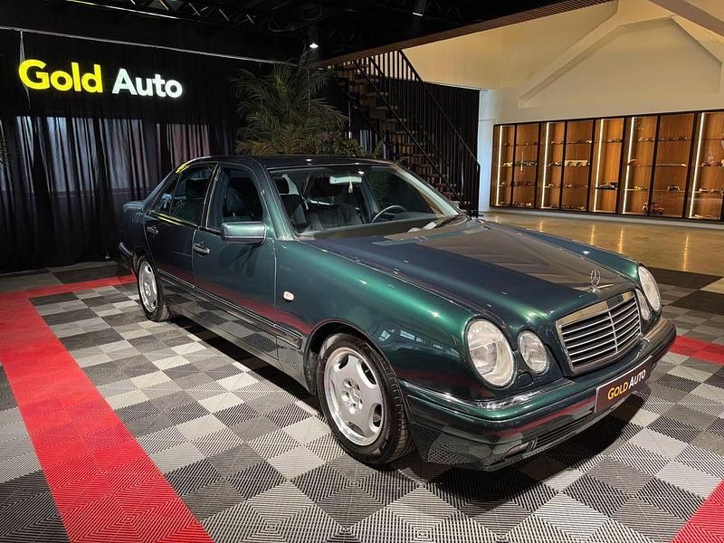 Gebraucht Mercedes E220 Avantgarde 125 PS (91 kW) 1998 Grün Limousine