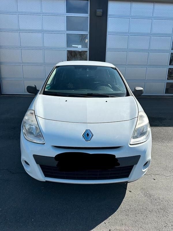 Używany Renault Clio II 75 KM (55 kW) 2011 Biały Hatchback