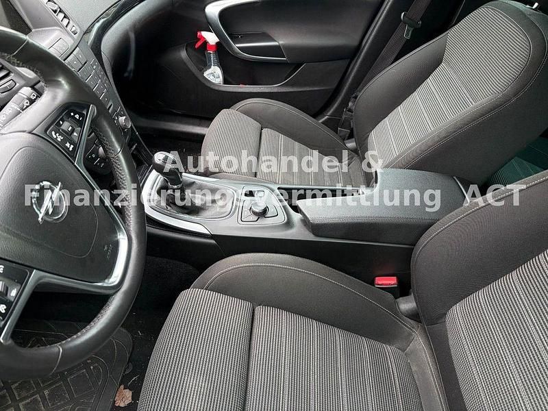 Gebraucht Opel Insignia 160 PS (117 kW) 2013 Rot Kombi