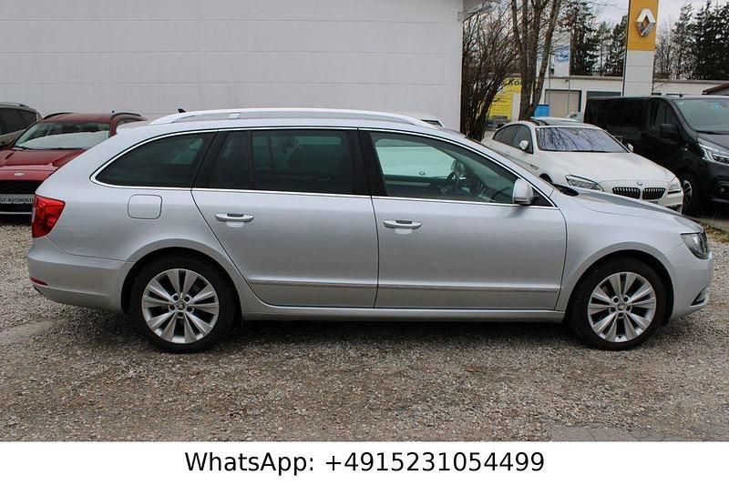 Gebraucht Skoda Superb Elegance 160 PS (117 kW) 2013 Silber Kombi