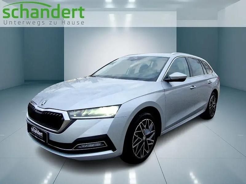 Brilliantsilber metallic (silber) Gebraucht 2024 Skoda Octavia Style Kombi | 30.770 € (Guter Preis) - Bild 1/4