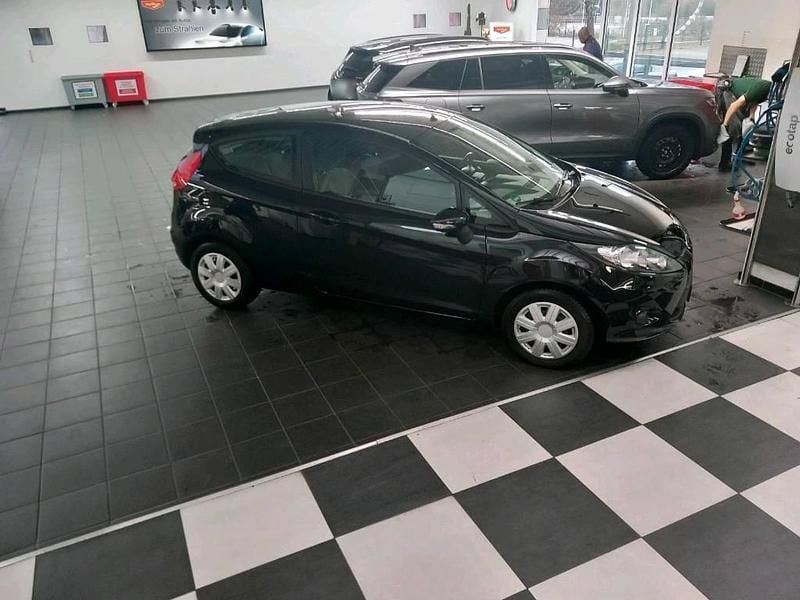 Gebraucht Ford Fiesta 82 PS (60 kW) 2011 Schwarz Kleinwagen