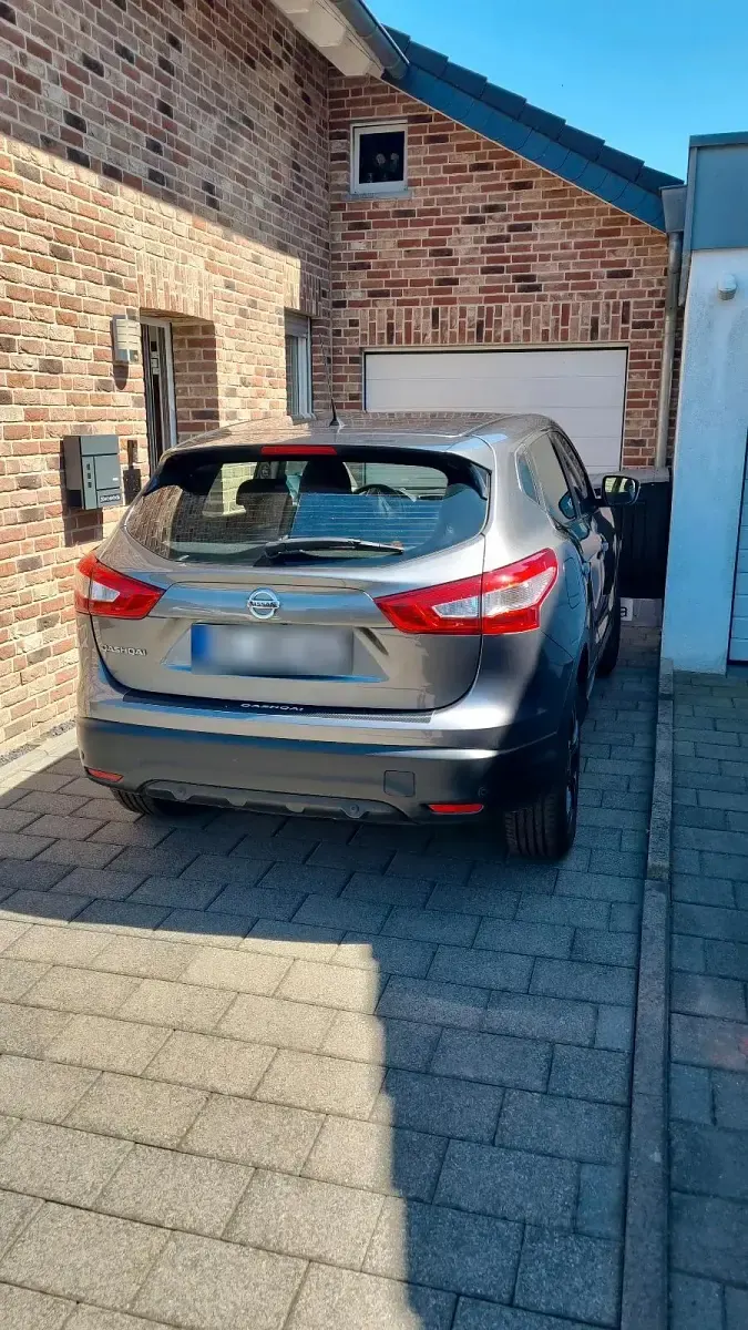 Gebraucht Nissan Qashqai 116 PS (85 kW) 2015 Grau SUV