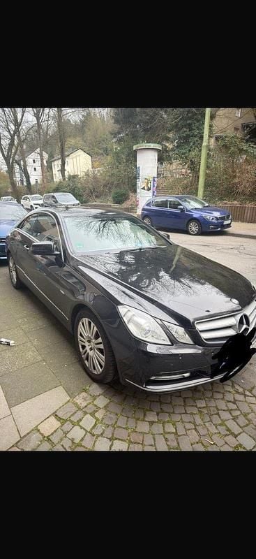 Second-hand Mercedes E200 184 CP (135 kW) 2011 Negru Coupe