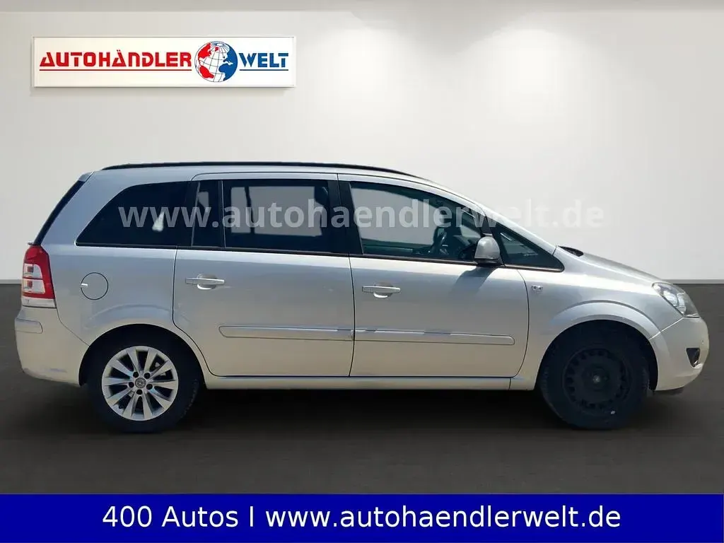 Gebraucht Opel Zafira Family 140 PS (102 kW) 2014 Silber Van / Kleinbus