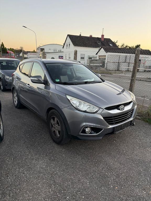 Grau Gebraucht 2012 Hyundai ix35 Style SUV | 5.750 € (Fairer Preis) - Bild 1/4