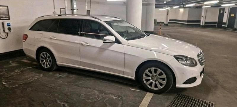 Gebraucht Mercedes E220 Avantgarde 170 PS (125 kW) 2015 Weiß Kombi