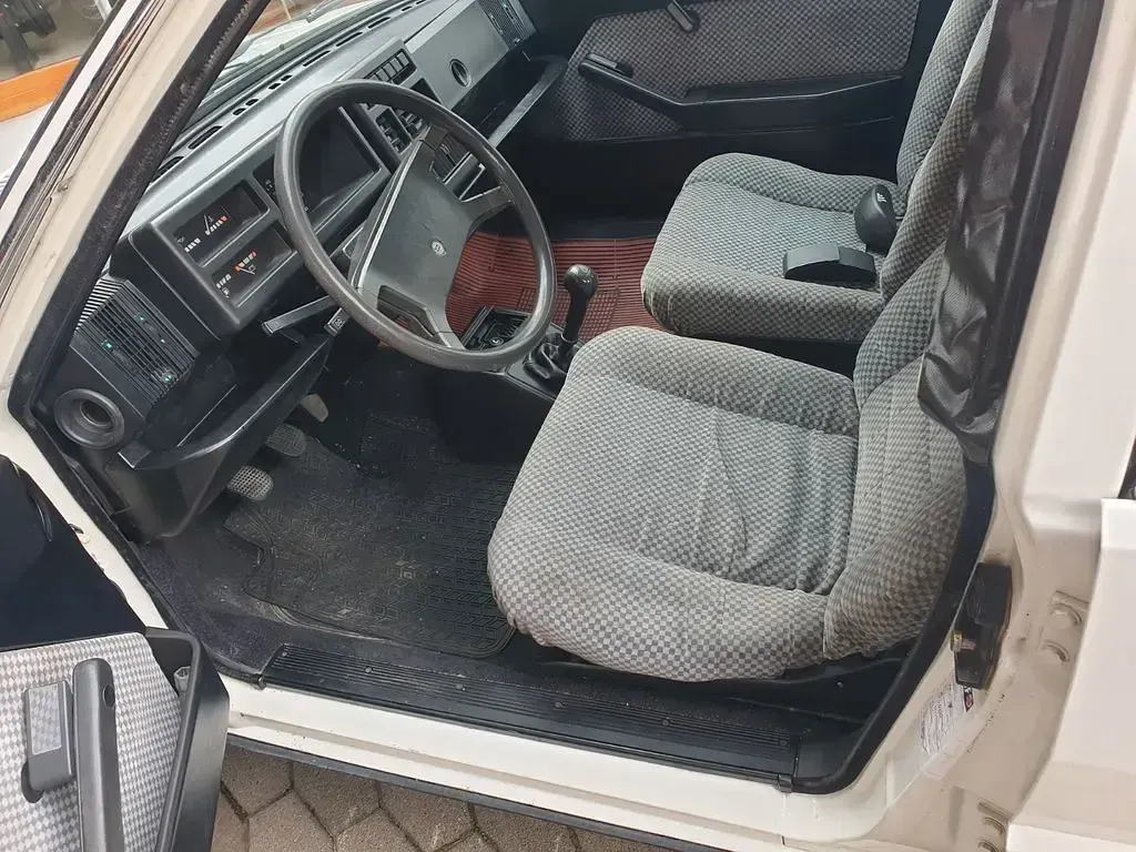 Second-hand Lancia Delta 75 CP (55 kW) 1981 Alb Hatchback