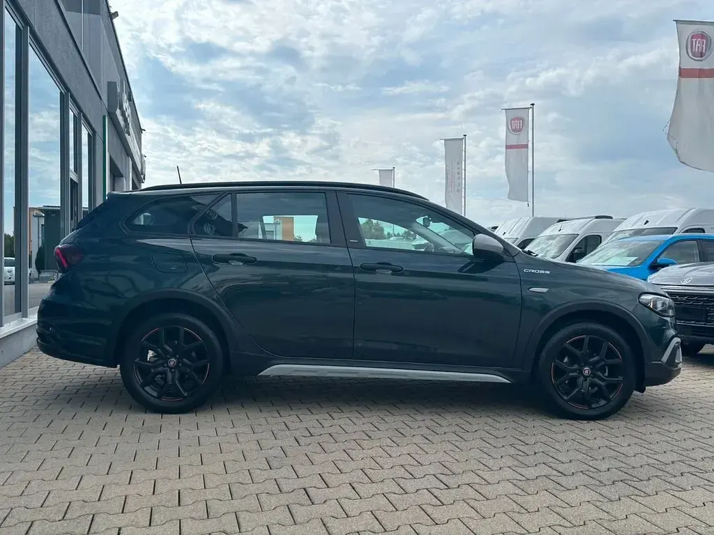 Gebraucht Fiat Tipo Garmin 131 PS (96 kW) 2023 Grün Limousine