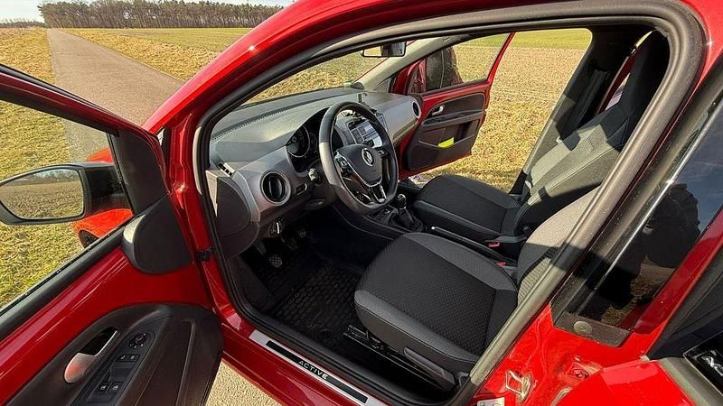 Gebraucht VW up! Active 65 PS (47 kW) 2021 Rot Kleinwagen