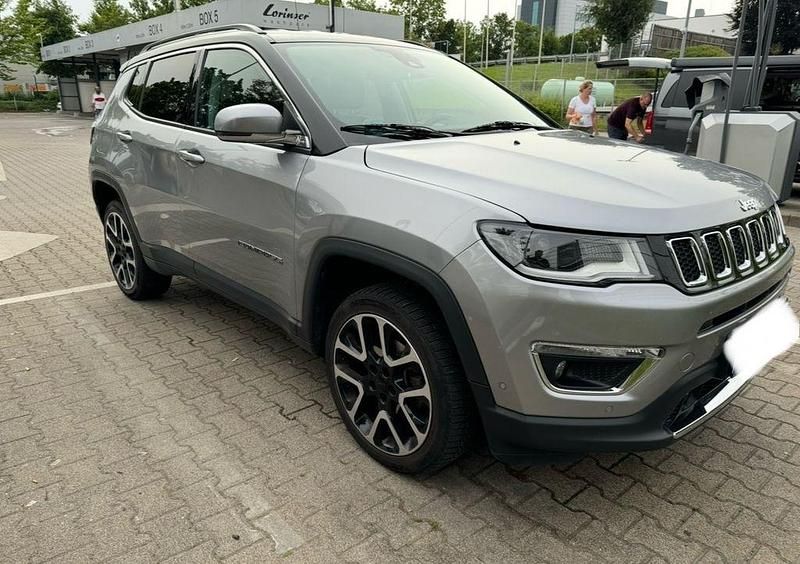 Grau Gebraucht 2018 Jeep Compass Limited SUV | 21.500 € (Teuer) - Bild 1/4