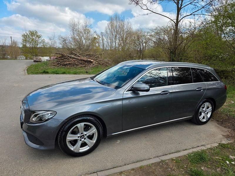 Gebraucht Mercedes E220 194 PS (142 kW) 2016 Schwarz Limousine