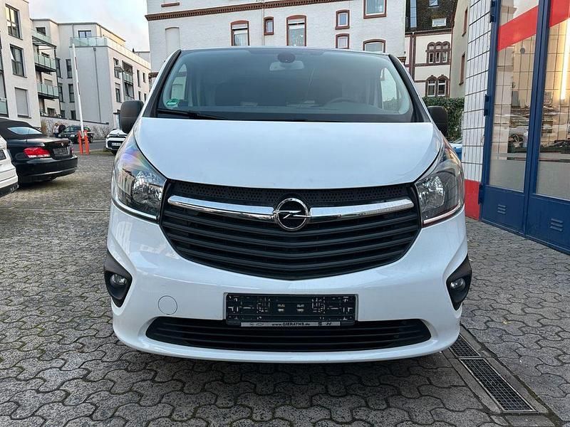 Gebraucht Opel Vivaro 120 PS (88 kW) 2018 Weiß Van / Kleinbus