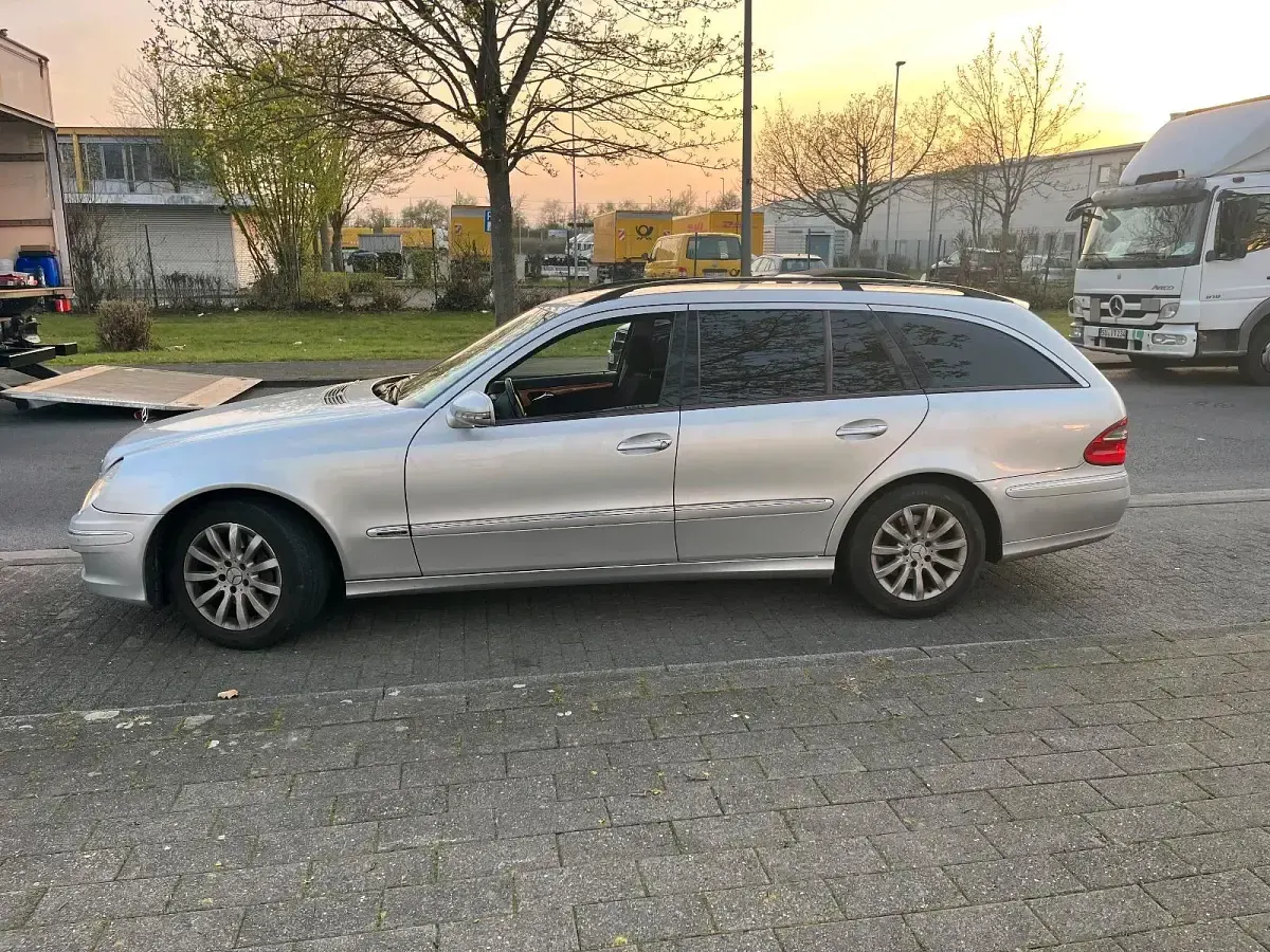 Usado Mercedes E320 224 HP (164 kW) 2008 Prateado Carrinha