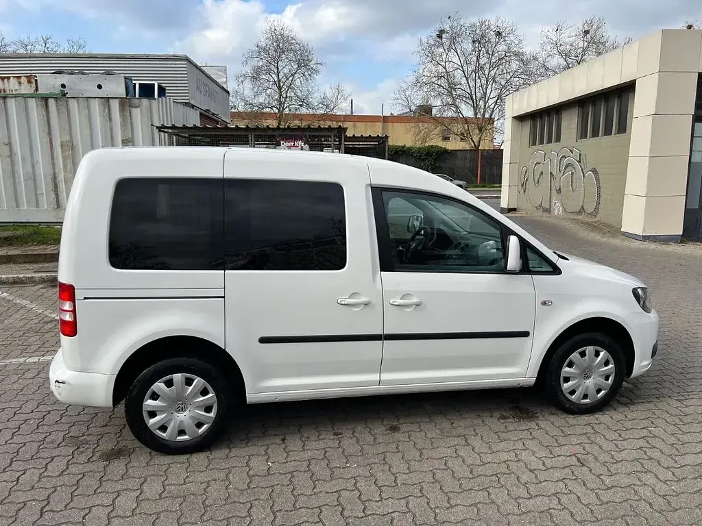 Używany VW Caddy S 105 KM (77 kW) 2011 Biały Minivan