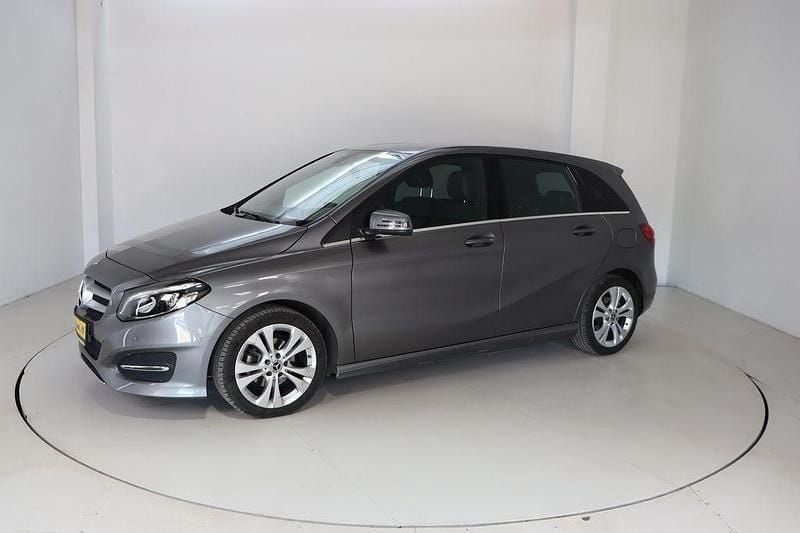 Gebraucht Mercedes B180 109 PS (80 kW) 2018 Grau Van / Kleinbus