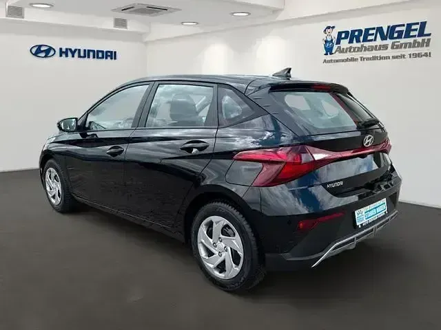 Gebraucht Hyundai i20 Select 79 PS (58 kW) 2025 Schwarz Kleinwagen