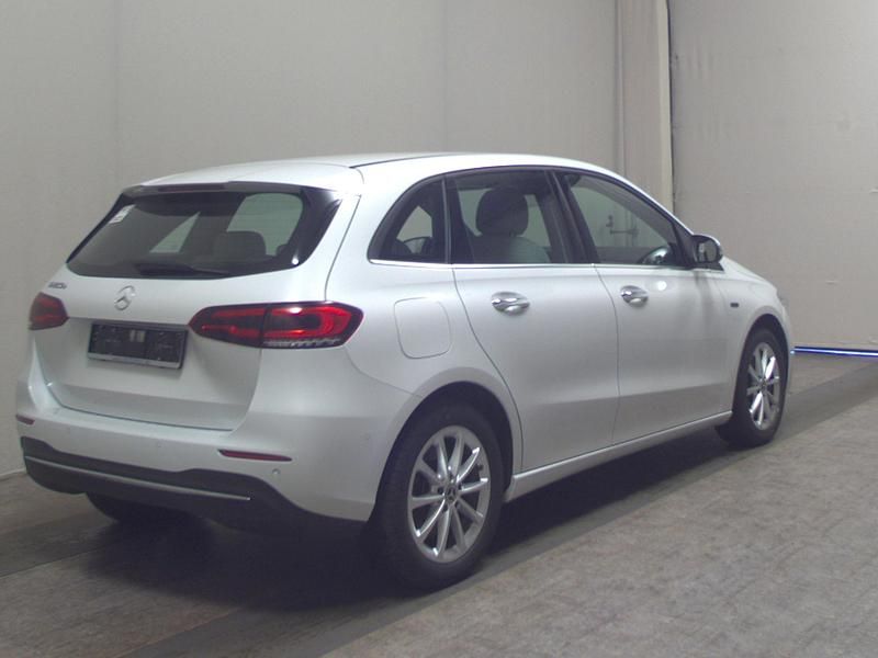 Gebraucht Mercedes B250e Style 218 PS (160 kW) 2021 Weiss Van / Kleinbus