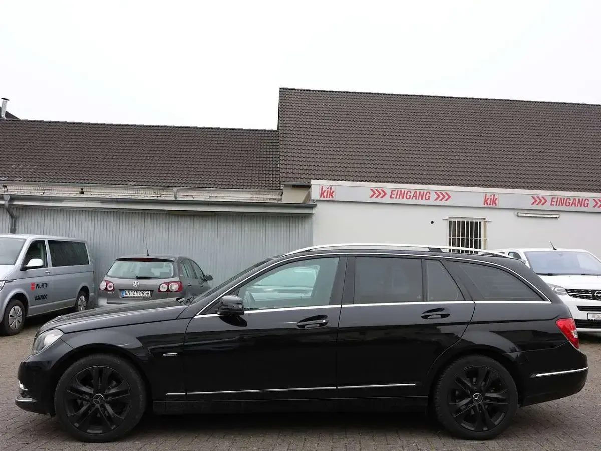 Second-hand Mercedes C200 Avantgarde 136 CP (100 kW) 2011 Negru Break