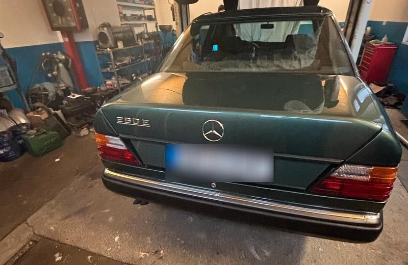 Gebraucht Mercedes E280 197 PS (144 kW) 1993 Grün Limousine