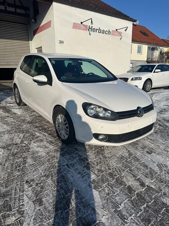 Gebraucht VW Golf VI Comfortline 105 PS (77 kW) 2010 Weiß Kleinwagen