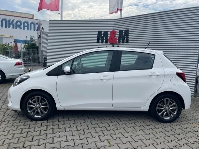 Gebraucht Toyota Yaris 69 PS (50 kW) 2016 Weiß Kleinwagen