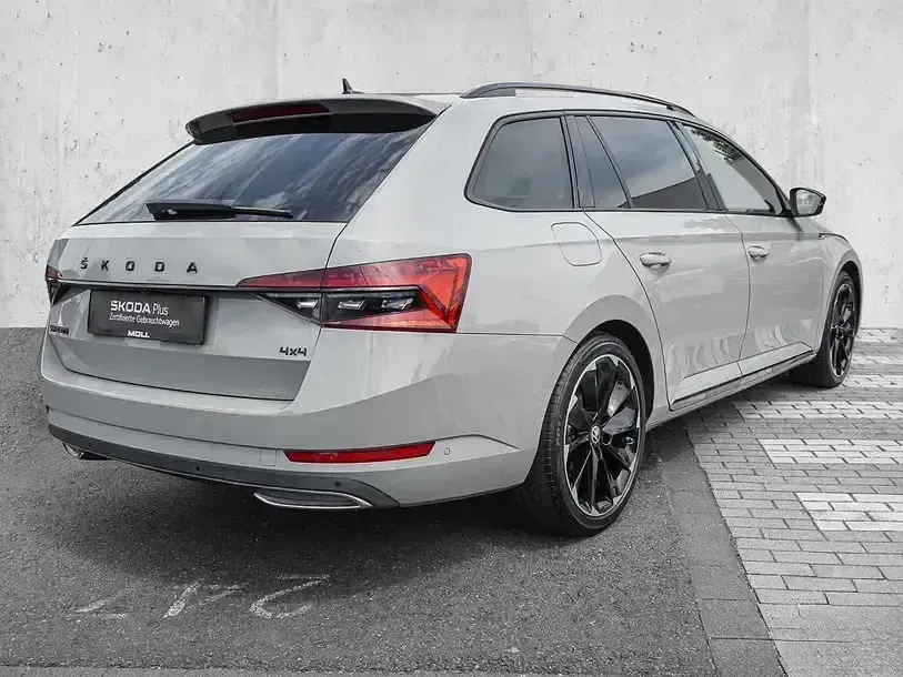 Gebraucht Skoda Superb SportLine 200 PS (147 kW) 2024 Stahlgrau Kombi