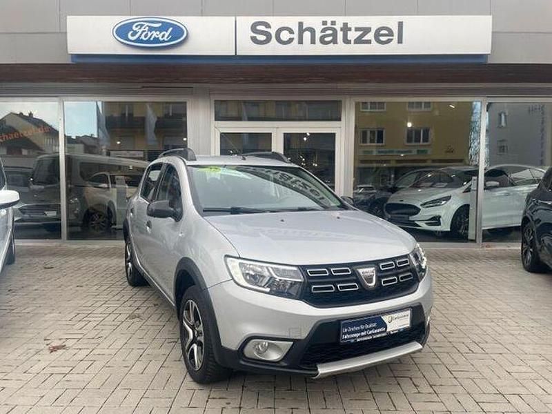 Grau Gebraucht 2018 Dacia Sandero Celebration Limousine | 10.900 € (Fairer Preis) - Bild 1/4
