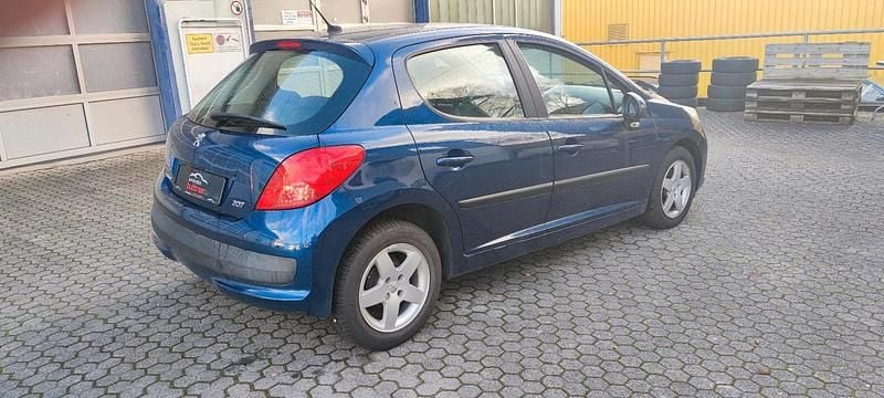 Usado Peugeot 207 95 CV (69 kW) 2009 Azul Berlina