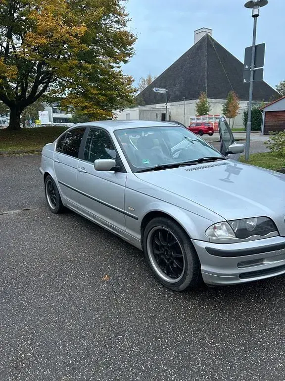 Gebraucht BMW 320 170 PS (125 kW) 2001 Silber Limousine