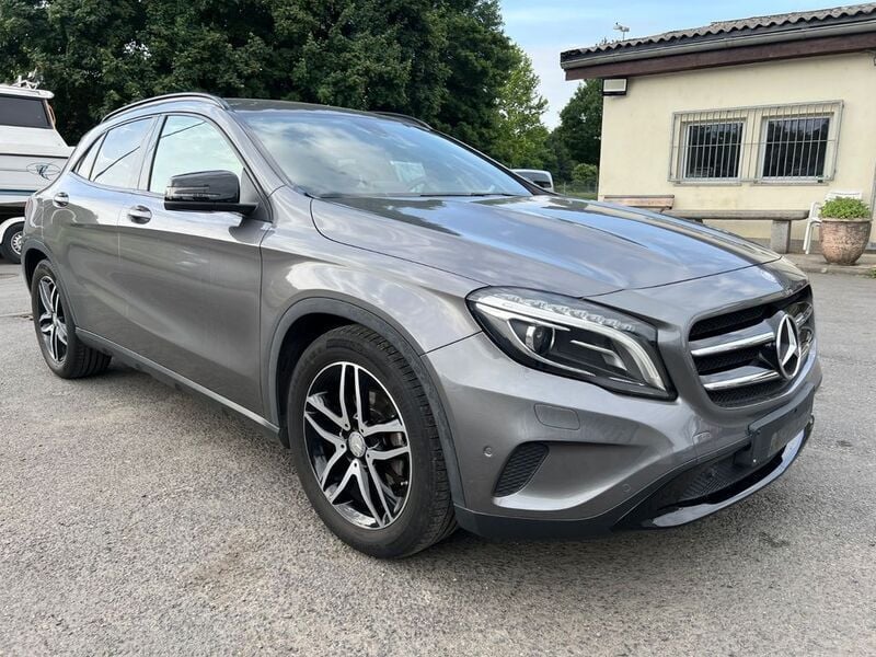 Grau Gebraucht 2016 Mercedes GLA180 Urban SUV | 17.500 € (Fairer Preis) - Bild 1/4