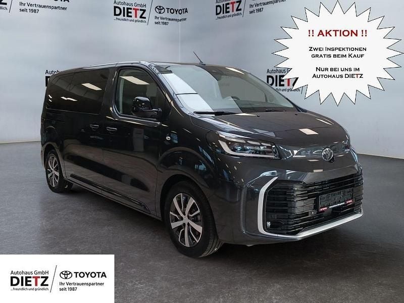 Titanium grey Neu 2025 Toyota Proace Verso Team Kombi | 49.880 € - Bild 1/4